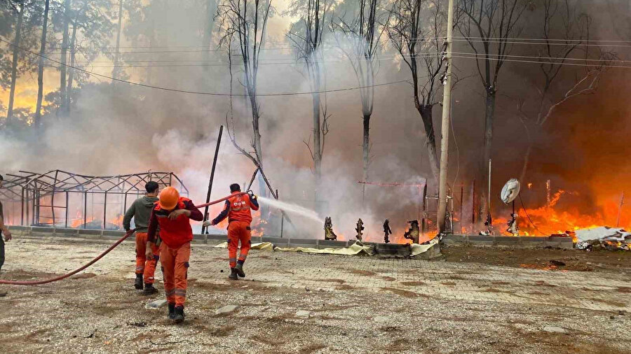 Muğla Fethiye'de karavan ve bungalovlar küle döndü: Tabiat parkında büyük yangın