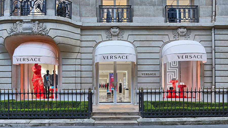 Dünyaca ünlü marka Versace satıldı: İşte yeni sahibi
