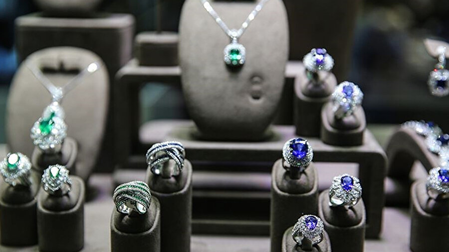 Mücevher devinde skandal iflas! Bir milyar dolarlık borçla battı: mağazalar kapanıyor