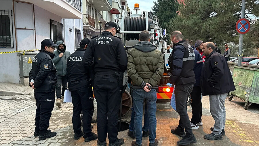 ​Uşak’ta kanalizasyondaki sır perdesi aralandı! Polis &quot;İğneyle kuyu kazdı&quot;, o anneyi buldu