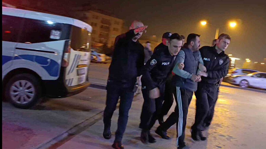 Oğluna çarpan taksici beraat edince gözü döndü: Şoförün abisini vurup "size rahat yok" dedi