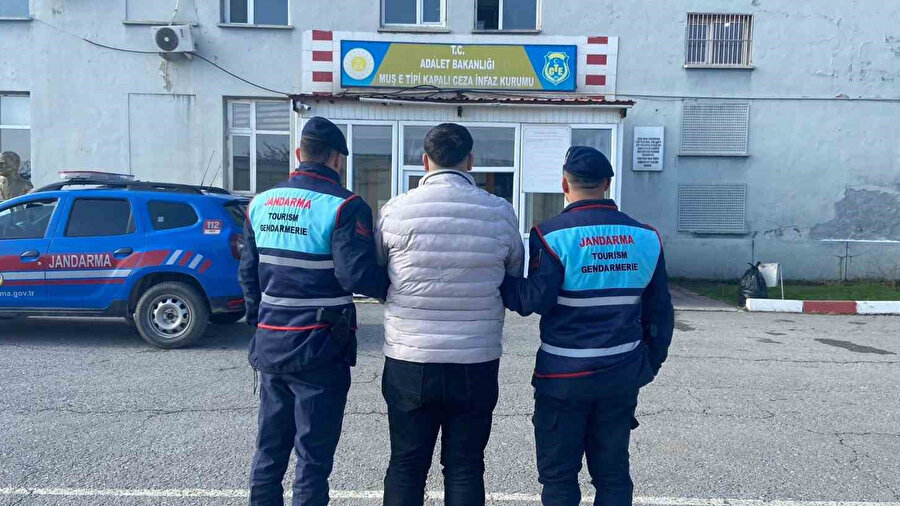 ​Muş'ta jandarmadan &quot;Nokta Atışı&quot; operasyon! Bilişim dolandırıcısı kıskıvrak yakalandı: Cezası belli oldu