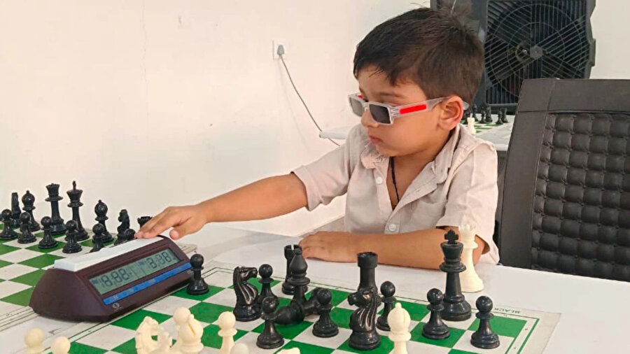 3 yaşındaki Sarwagya, satrançta dünya rekoru kırdı