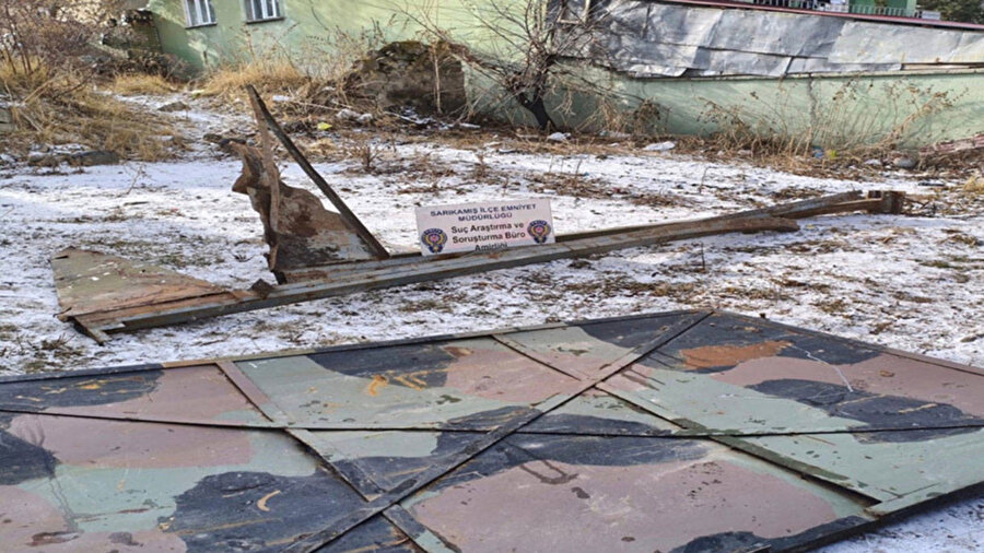 ​Tugay Komutanlığı'ndan malzeme çaldılar