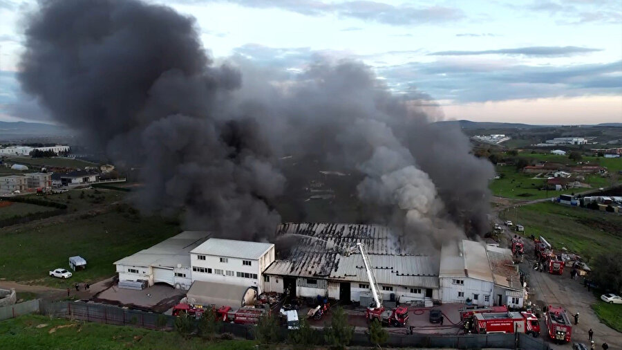 Tuzla’da kauçuk fabrikasında korkutan yangın!