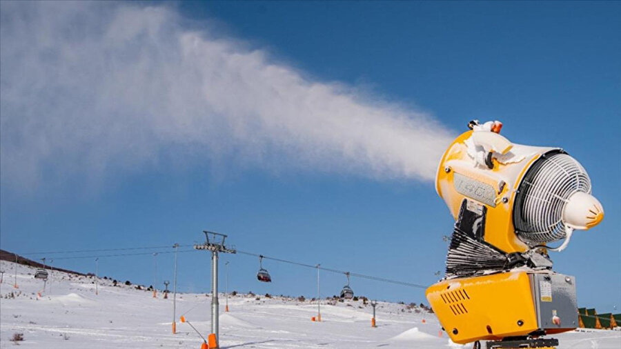 Kayak merkezlerinde kurak sezona karşı önlem: Suni karlama başladı