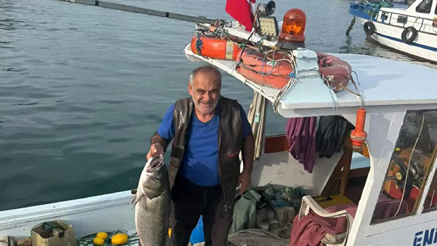 Balıkçının ağına 10 kiloluk balık takıldı.