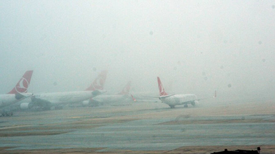 Yoğun sis uçuşları aksattı: Uçuş programı zorunlu olarak değişti
