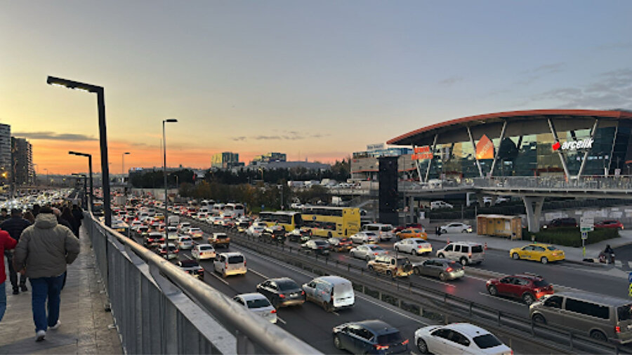 İstanbul’da akşam trafiği kilitlendi: Yoğunluk yüzde 81’e çıktı