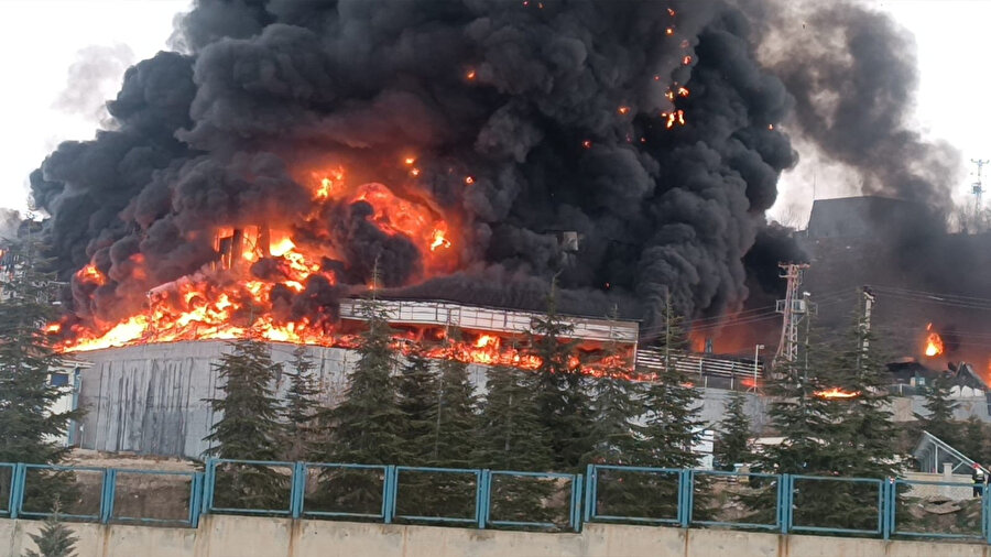 Kırıkkale’de kimya fabrikasında yangın! Patlama riski nedeniyle acil tahliye