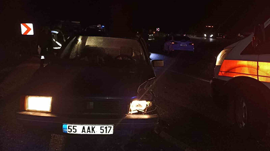 Havza'da üç aracın karıştığı trafik kazasında üç kişi yaralandı