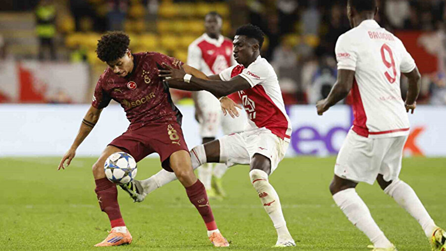 Fransızlardan galibiyet manşetleri: "Kaleci değişikliği Türk devi için ters tepti"