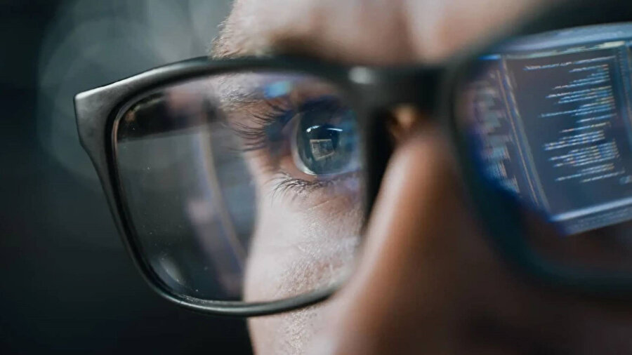 Google, yapay zekalı akıllı gözlükler için 2026'da geri dönüyor.