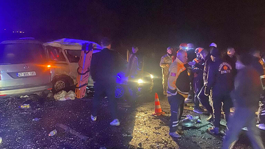Mardin Ömerli'de 3 aracın karıştığı trafik kazasında 3 ölü, 6 yaralı