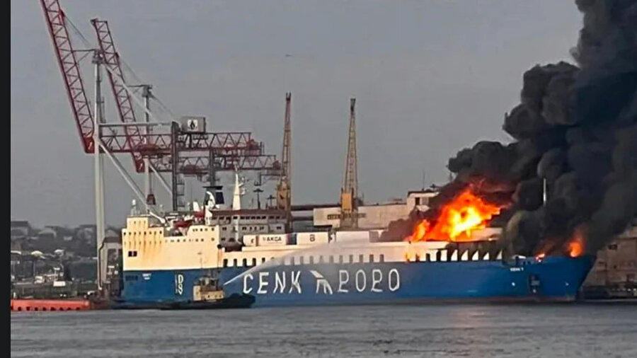 Rusya, Ukrayna’nın Odessa kentinde demirli olan Türk yük gemisini vurdu.