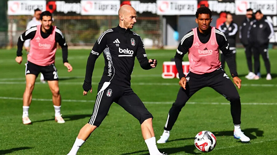 Beşiktaş'ta yeni transferde sıcak gelişme: Takımdan ayrılacak mı?