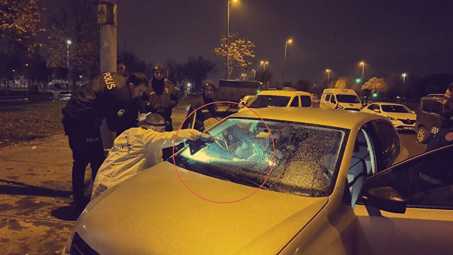 Polisin GBT yapmak istediği araçtan ceset çıktı