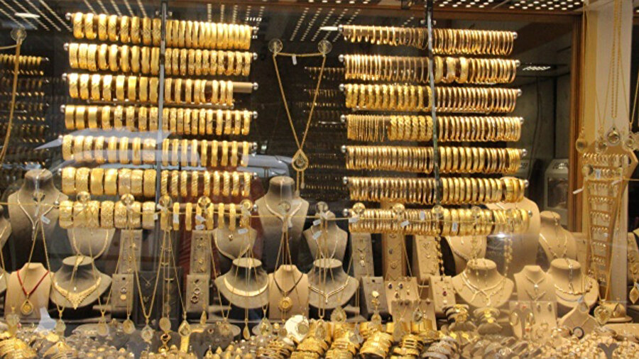 Altında yön netleşiyor mu? Uzmandan kritik seviye uyarısı | Altın alınacak zamanı işaret etti