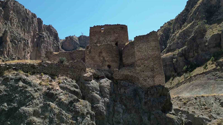 Türkiye’de ayakta duran bin yıllık ihtişam! Gören dönüp bir daha bakıyor