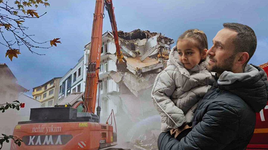 Depremin izleri siliniyor: Balıkesir'de ağır hasarlı binaların yıkımı hüzünle izlendi