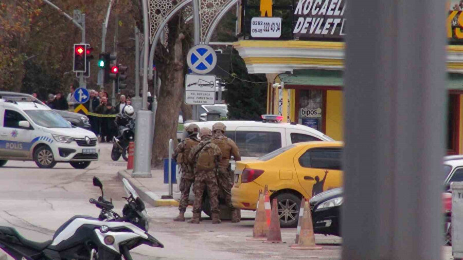 Şehir merkezinde filmleri aratmayan olay: İzmit’te taksi durağında silahlı direniş