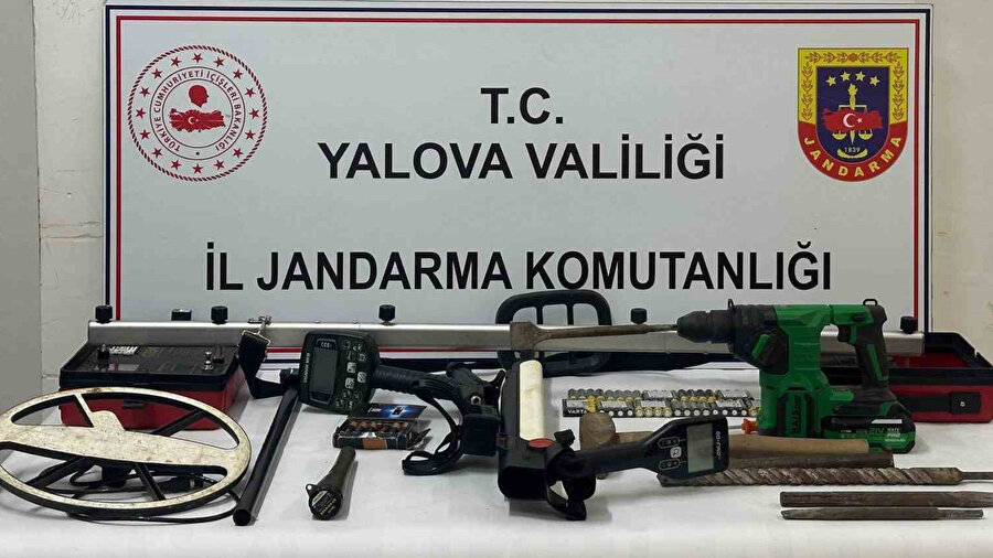 Yalova’da 5 defineci suçüstü yakalandı.
