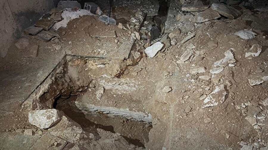 ​Suriye'de eski bir güvenlik merkezinde toplu mezar bulundu