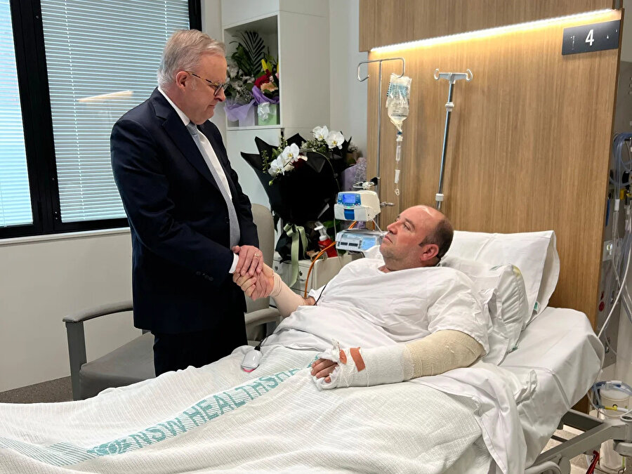 Avusturalya Başbakanı, Ahmed'in tedavi olduğu hastaneye ziyaret gerçekleştirdi.