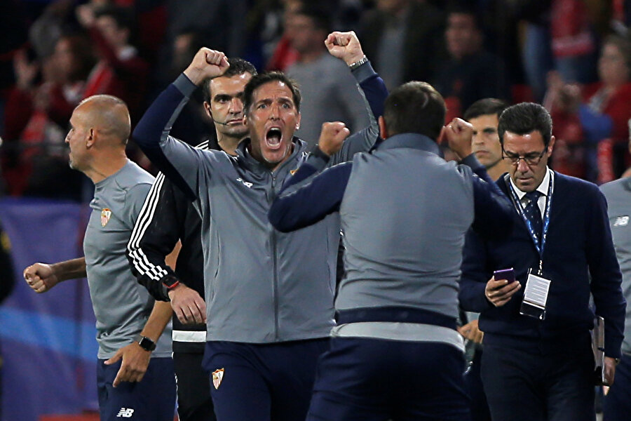 Eduardo Berizzo, gol sonrası sevinç yaşıyor.