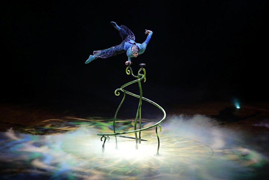 Cirque du Soleil gösterilerinden bir kare.