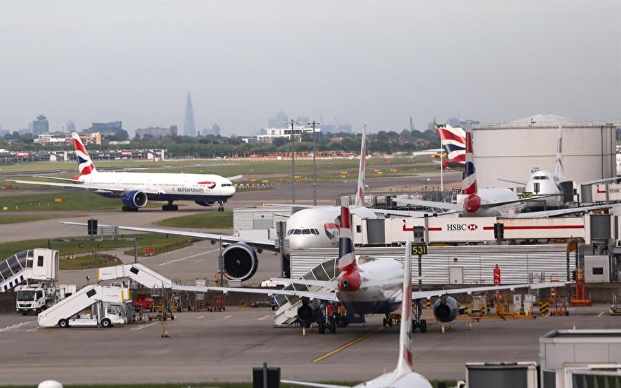 Britanya Havayolları'na ait uçaklar, İngiltere'nin Londra kentindeki Heathrow Terminalinde.
