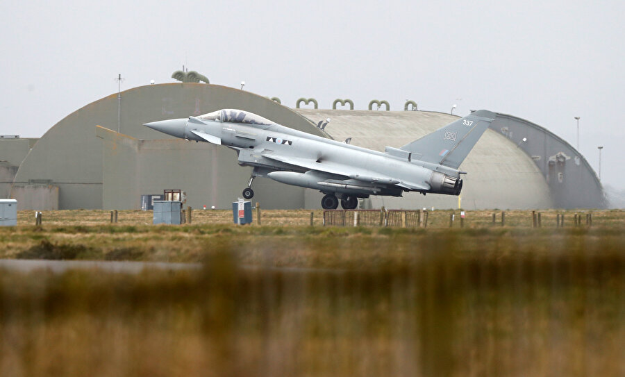 "RAF Typhoon" tipi 8 adet savaş uçağı Suriye ve Irak'tan geri çekilecek.