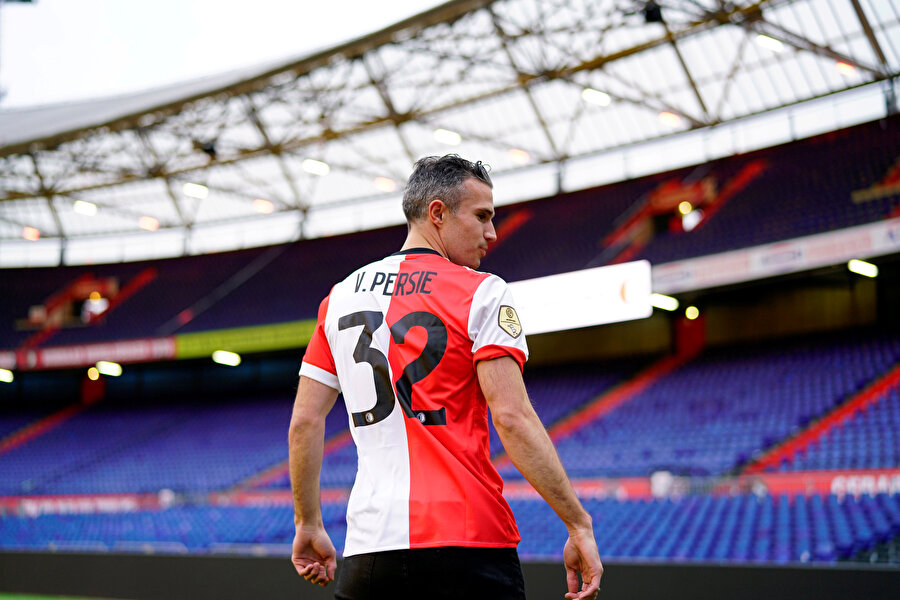 Van Persie kariyerinin son 1,5 sezonunu Feyenoord'da geçirdi.