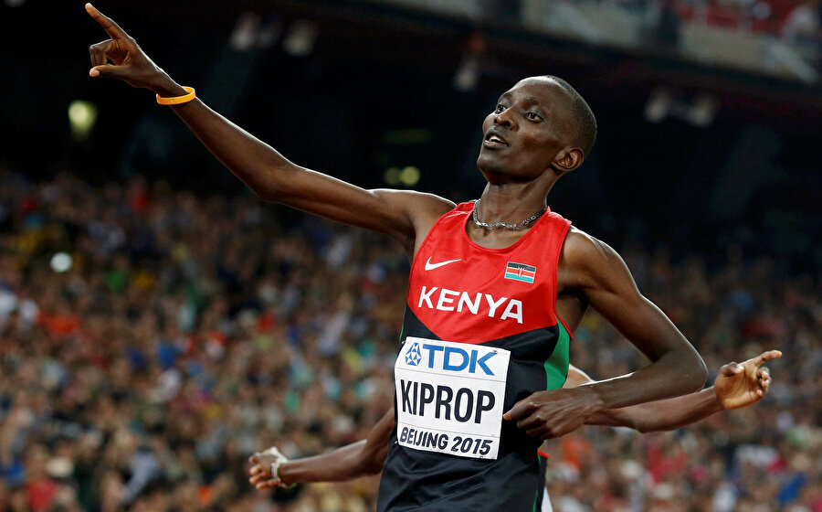 Kiprop 2011, 2013 ve 2015 dünya şampiyonalarını zirvede tamamlamıştı.