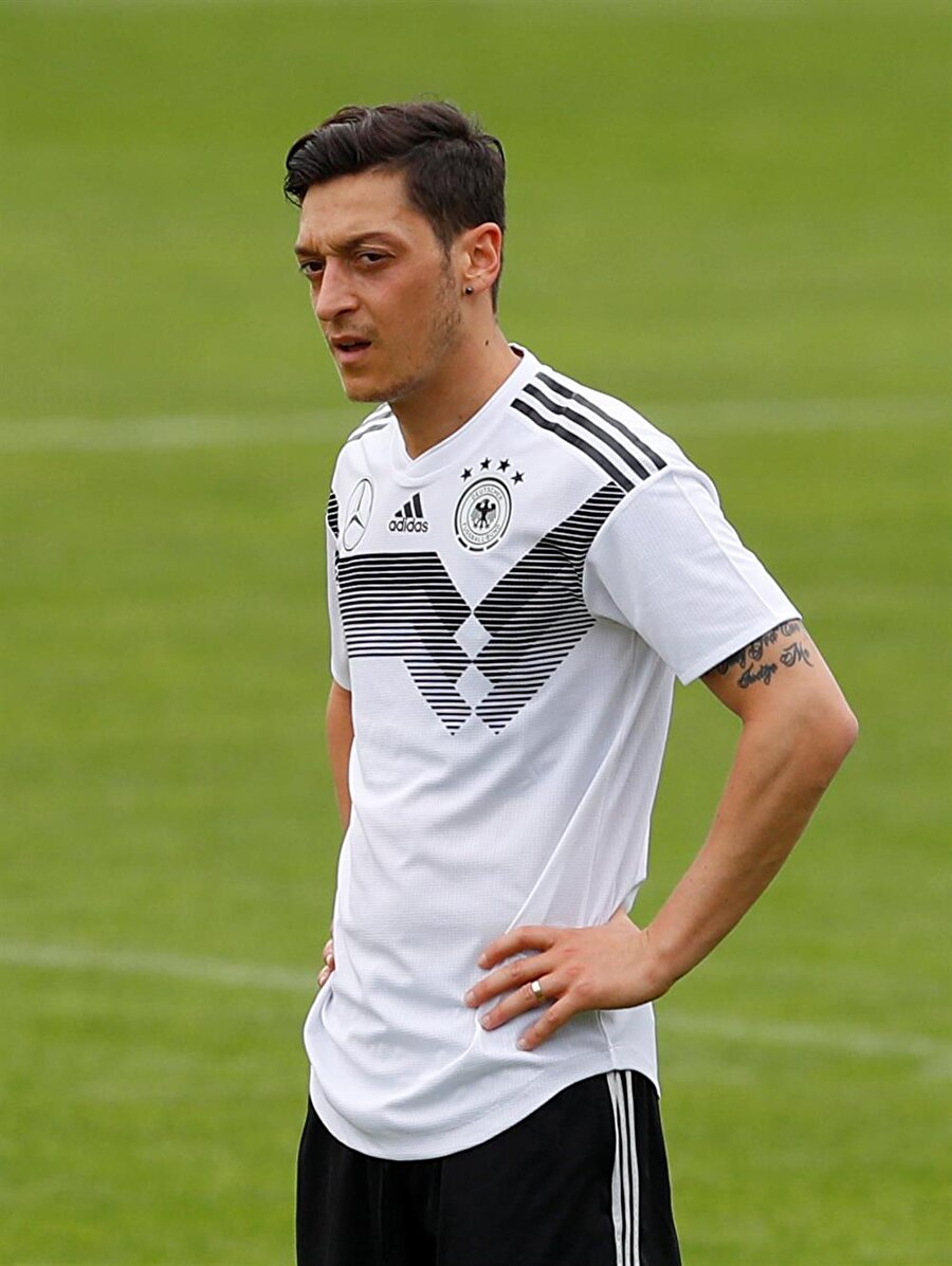 Mesut Özil Almanya Milli Takımı'nın Dünya Kupası kadrosunda yer alıyor.