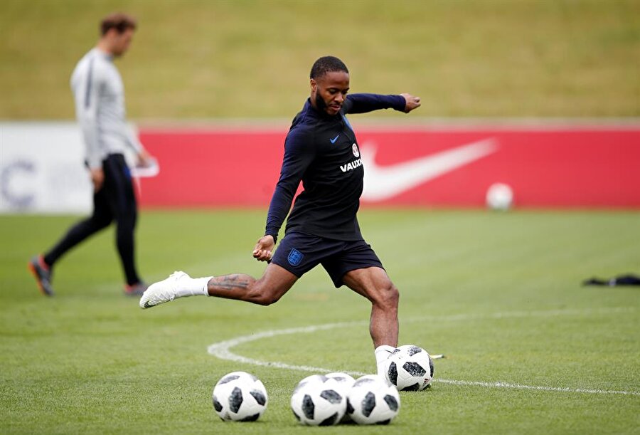İngiltere Milli Takımı idmanında Sterling'in dövmesi dikkat çekti.
