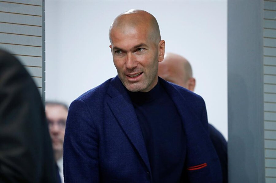 Katar Milli Takımı teknik direktörlük için Zinedine Zidane'ı takımın başına getirmek istiyor.