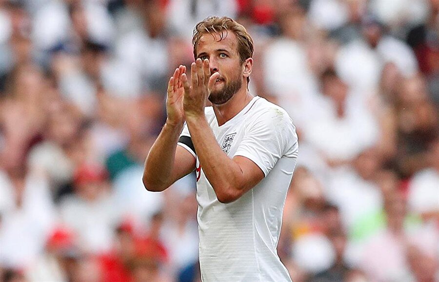 Kane, 201,2 milyon avroyla Neymar, Mbappe, Messi, Salah ve Ronaldo gibi oyuncuların önünde piyasa değeri en yüksek futbolcu oldu.
