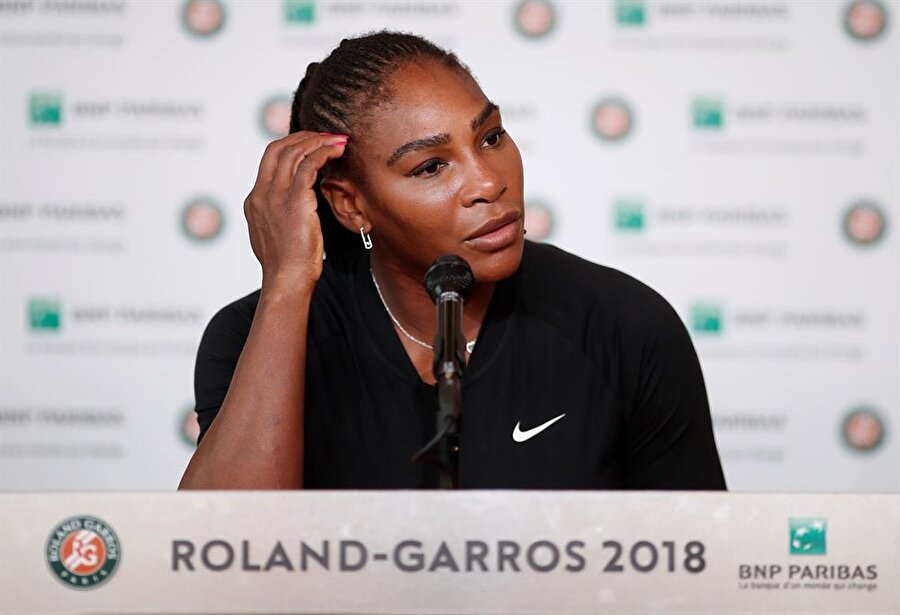 Serena Williams, sakatlığı yüzünden Fransa Açık Tenis Turnuvası'nda Sharapova ile oynayacağı 4. tur maçından çekildi.