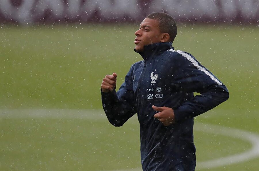 Fransa Milli Takımı'nın genç yıldızı Kylian Mbappe, antrenmanda attığı trivela golünün ardından 'Ricardo Quaresma' diye bağırdı.