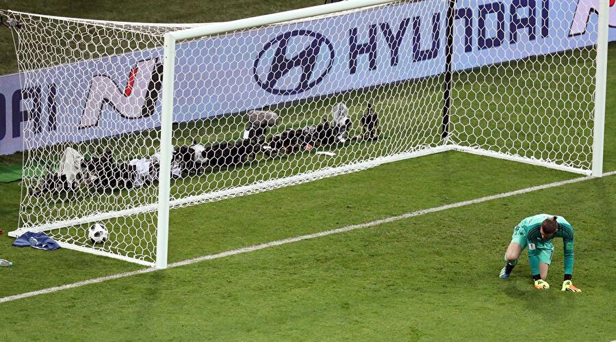 De Gea'nın topu sektirdiği an