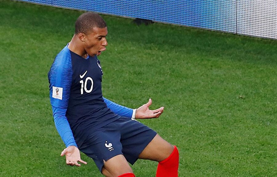 Fransa'nın genç yıldızı M'bappe, Peru karşısında bulduğu golle Fransa tarihine geçti.