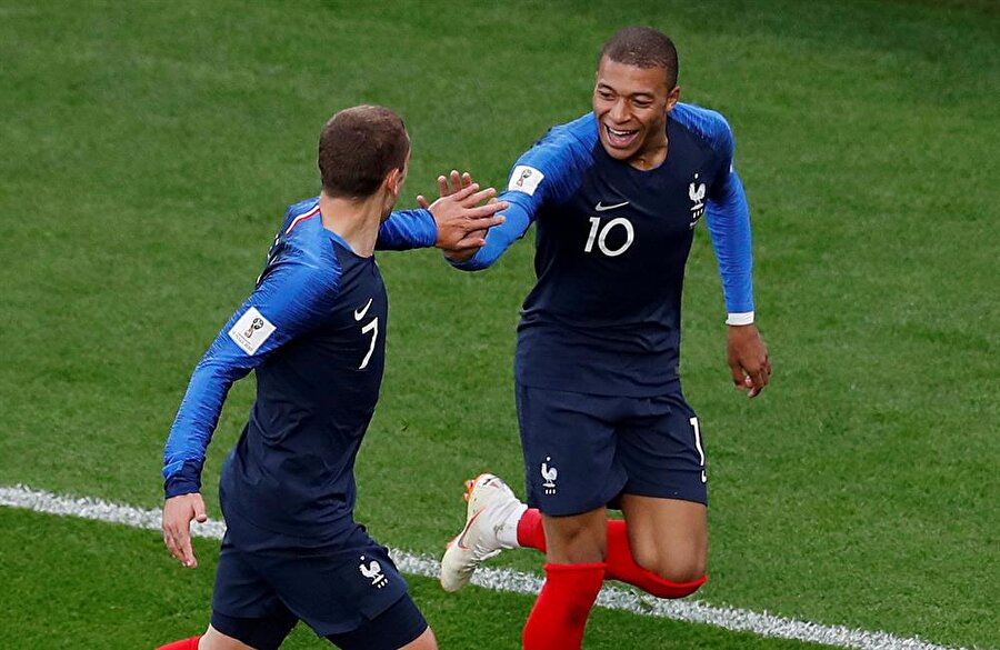 M'bappe tarih yazdı, Fransa turladı.