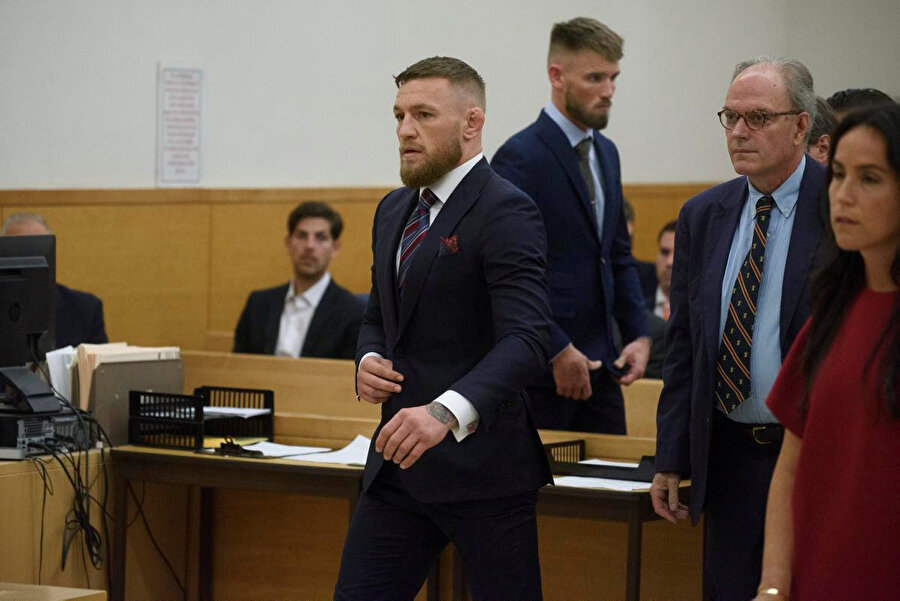Conor McGregor'un daha önce gittiği bir duruşmadan kare.