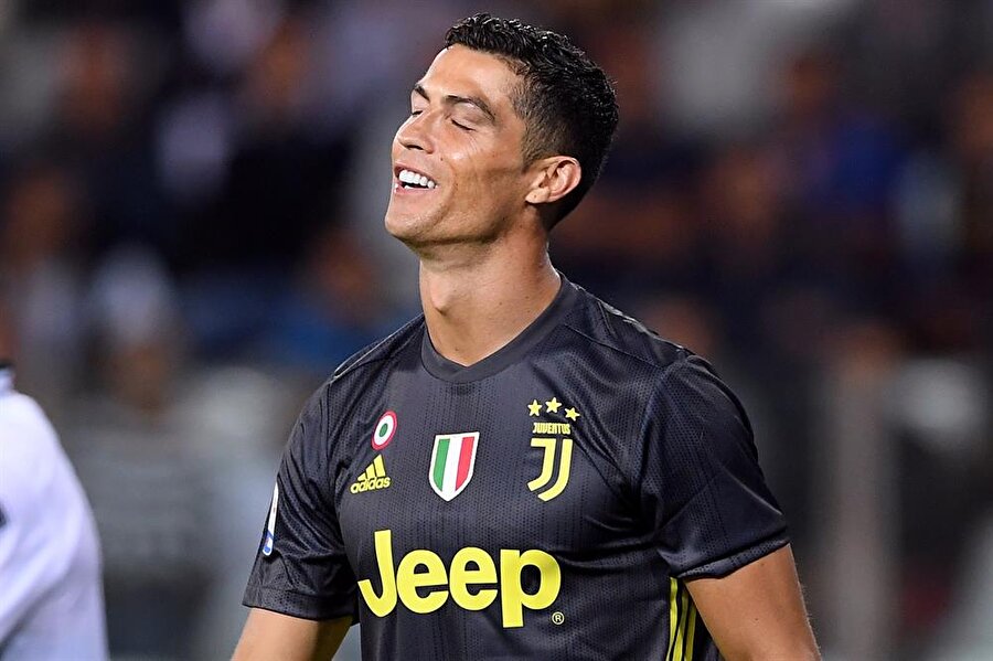 Cristiano Ronaldo, tüm kariyeri boyunca 761 maçta 571 gol atıp 201 asist yapmayı başarmıştır.