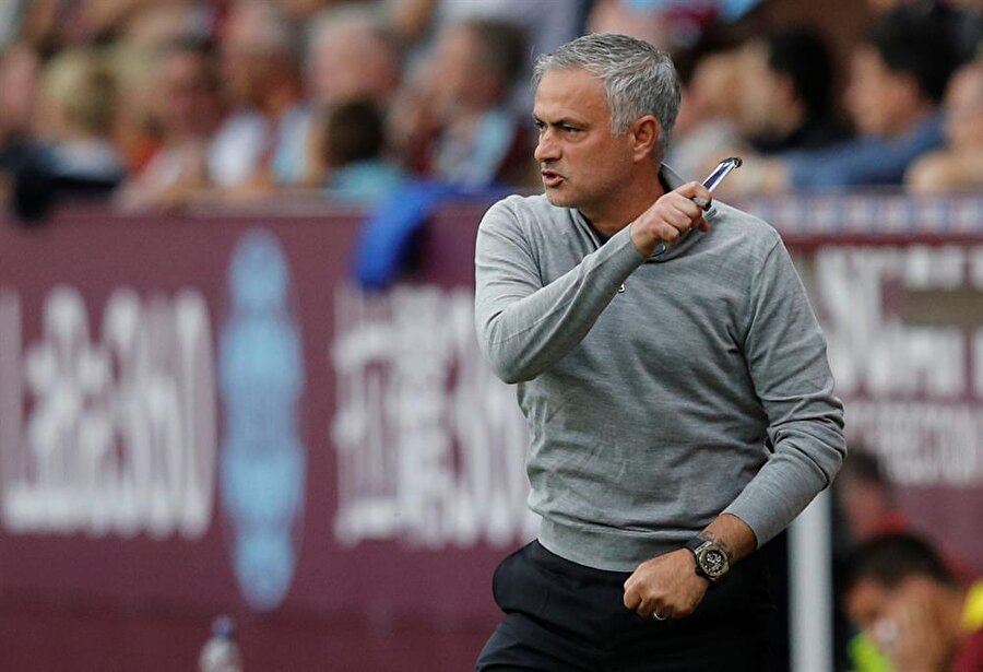 Manchester United, Premier Lig'de bu sezon oynadığı 4 maçın 2'sini kazanırken 2'sinden mağlup ayrıldı.