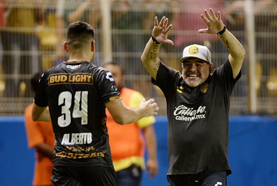 Diego Maradona'nın teknik direktörlüğünü üstlendiği Meksika temsilcisi Dorados, konuk ettiği Tapachula'yı 4-1 yendi.