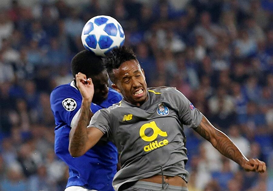 UEFA Şampiyonlar Ligi D Grubu'nda Schalke 04 kendi evinde Portp ile 1-1 berabere kaldı.
