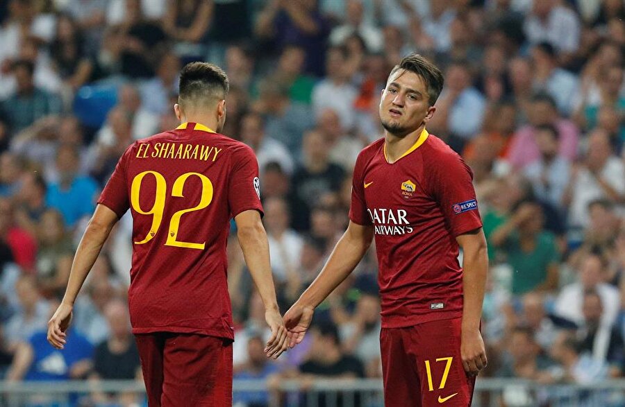 Hafta içi Şampiyonlar Ligi'nde Real Madrid'e konuk olan Roma, 3-0 mağlup olmuş; Cengiz ve arkadaşları İtalya'ya moralsiz dönmüşlerdi.