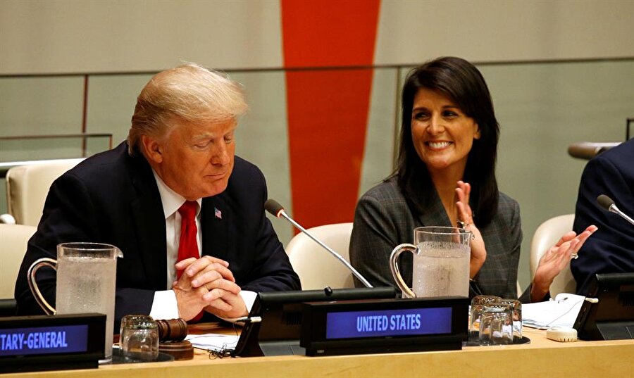 ABD Başkanı Donald Trump ve BM Daimi Temsilcisi Nikki Haley yan yana.